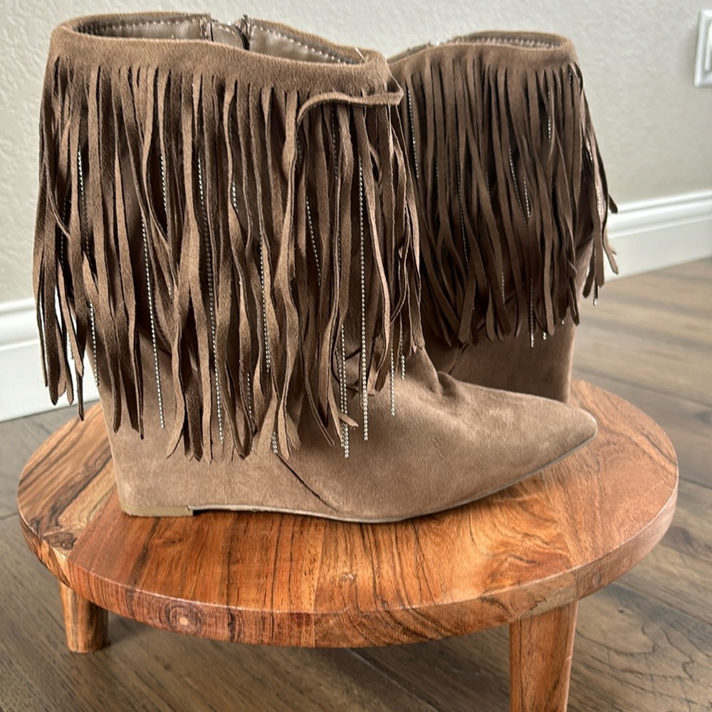 BetsyVILLE Western Bootie - Brown - Size 10. Minimally Worn — LIKE NEW.